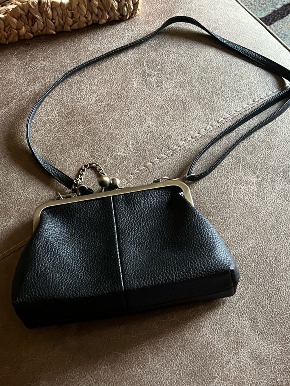 Classic Black Leather Kiss-Lock Crossbody Bag